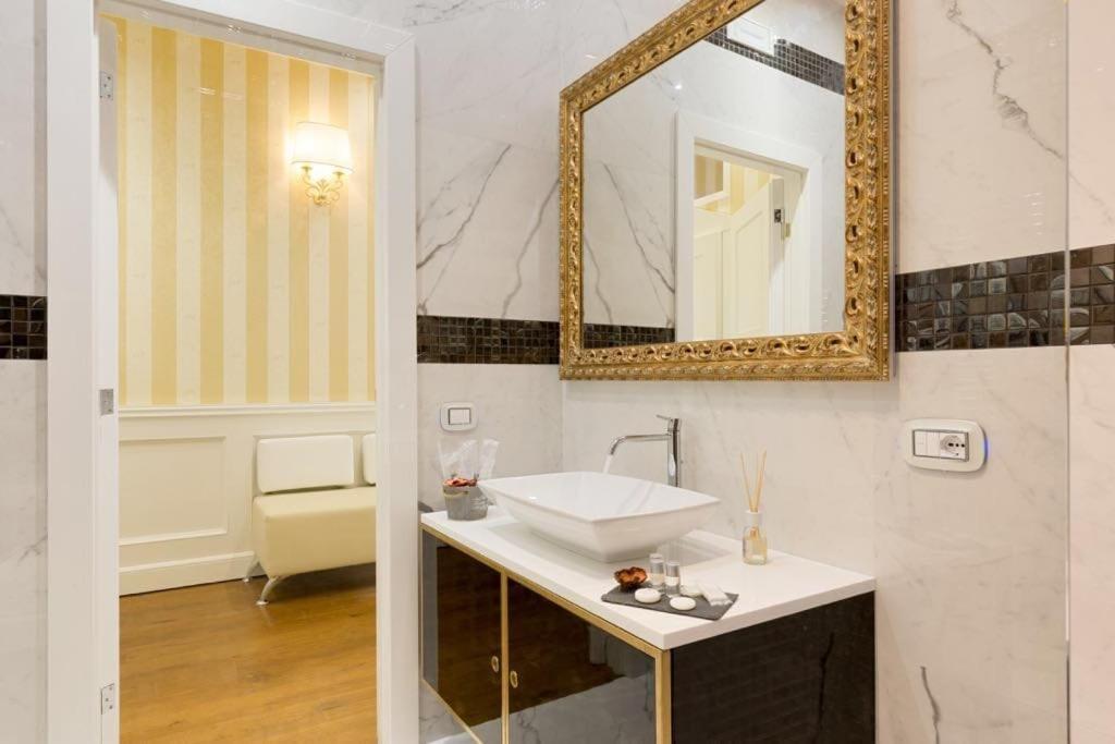 Piazza Venezia Luxury Suite Rome Bagian luar foto