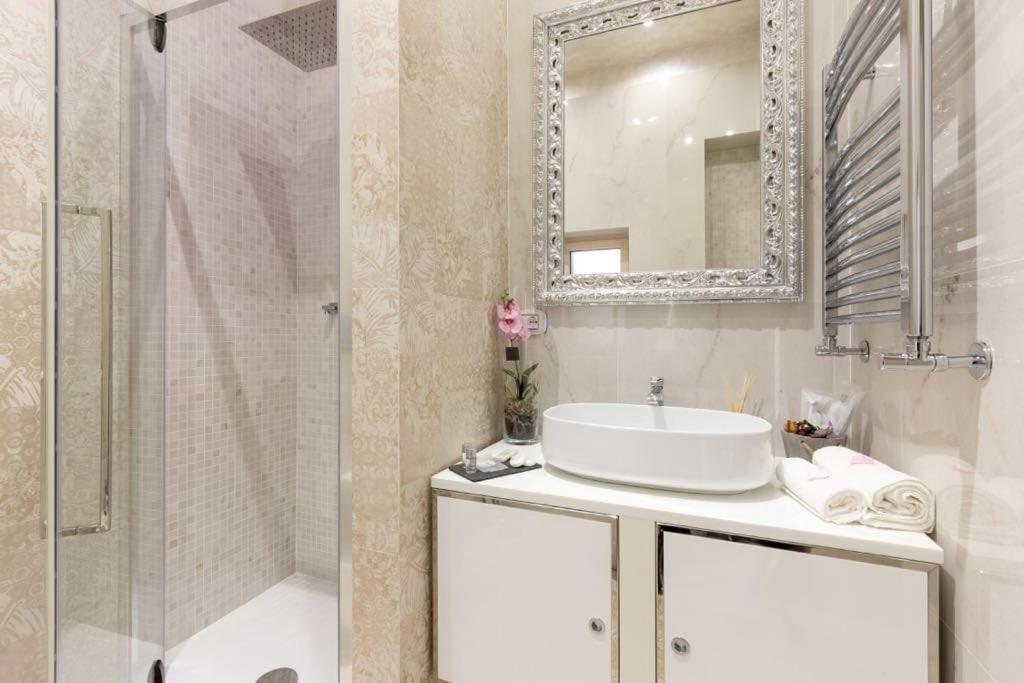 Piazza Venezia Luxury Suite Rome Bagian luar foto